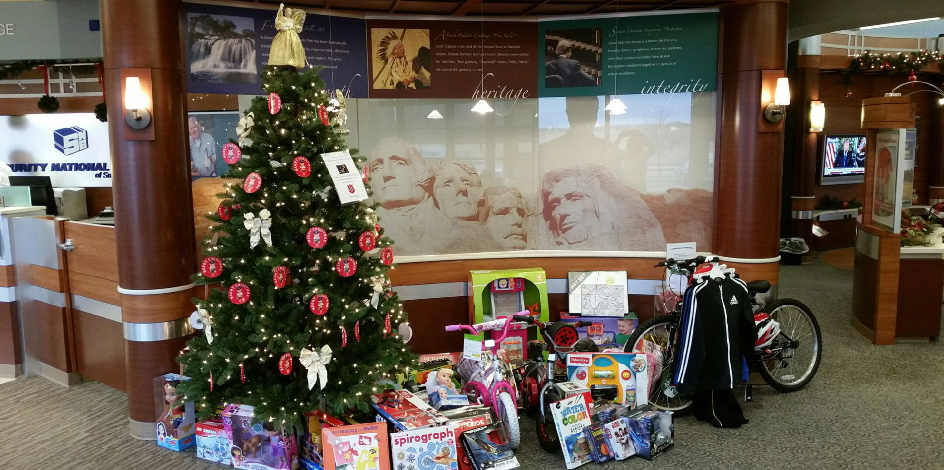 SNB of South Dakota Collects More Than 100 Gifts for An